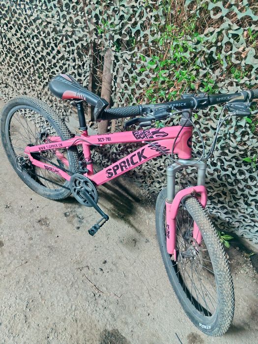 Велосипед розовый продам.