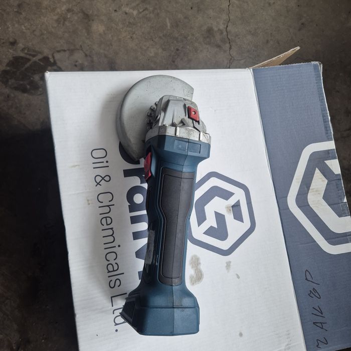 Акумулаторен Ъглошлайф  BOSCH