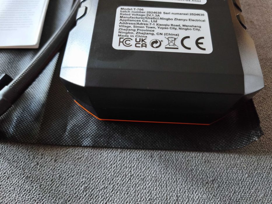Авариен мобилен стартер (Jump Starter), компресор, външна батерия и мощен LED фенер 4 в 1 JKUOO, различни накрайници, 8000А, 10ATM, НОВ!