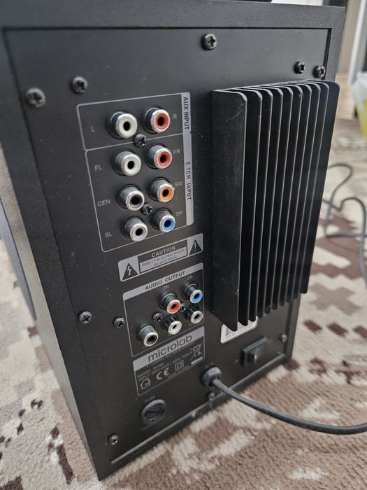 Продам сабвуфер с колонками Microlab