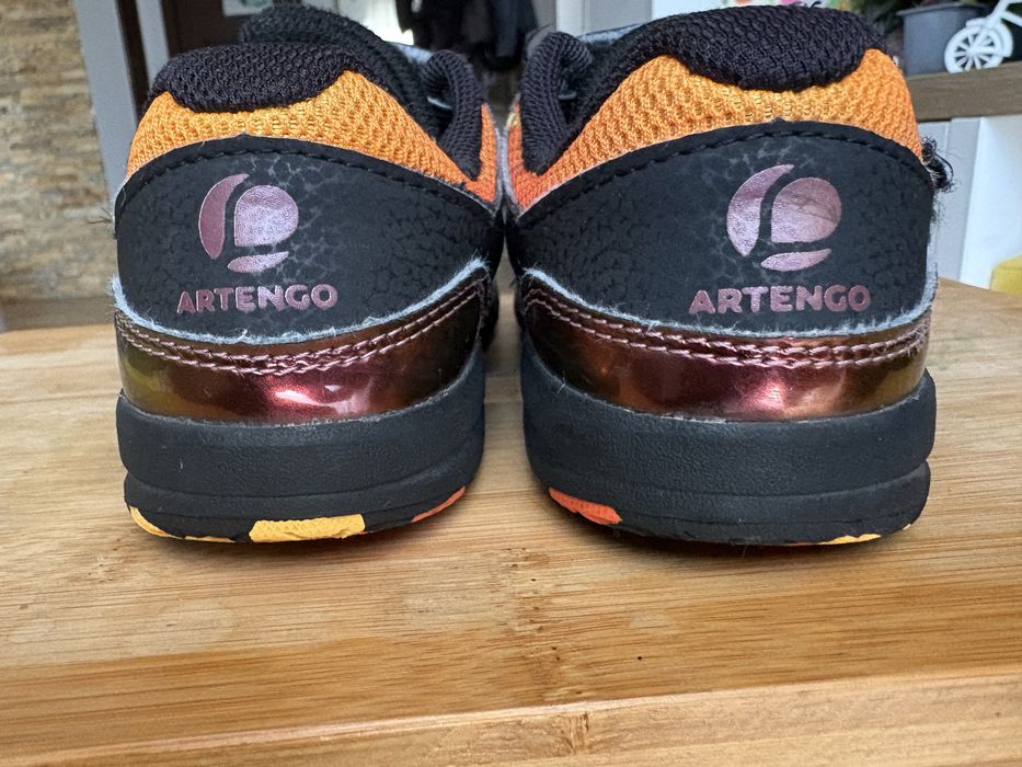 Vand incaltaminte Artengo cu scai