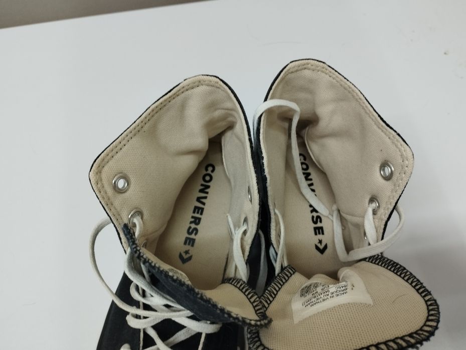 Продам конверсы 20000тг