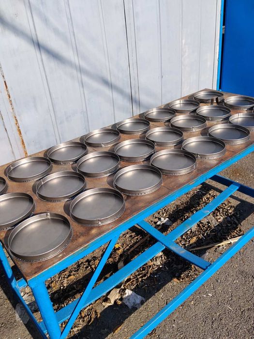 Изработка на тавички и форми за закуски , малинки и пици