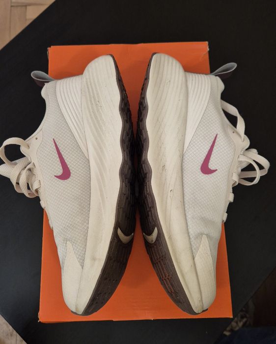 Оригинални дамски маратонки Nike Promina - EU38 размер - 24 см стелка - Нови