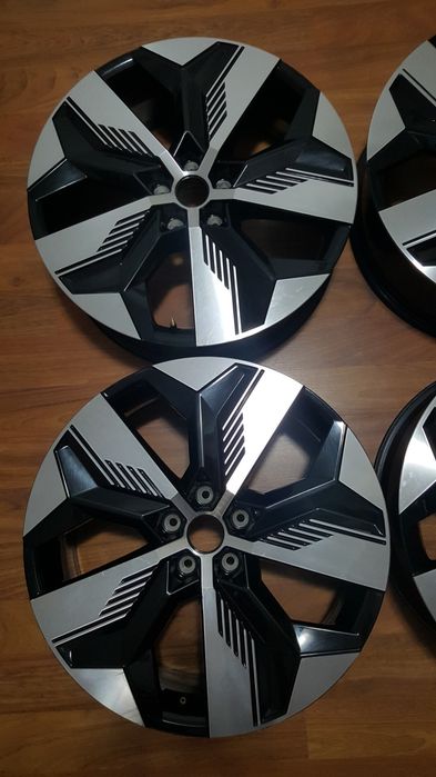 JanteRenaultKadjarArkanaSymbiozCapturMeganeE-TechKoleosScenicE-TechEspaceAustralRafaleTalismanDusterBigsterStrikerNissanJukeQashqaiX-TrailAriya5X114.3