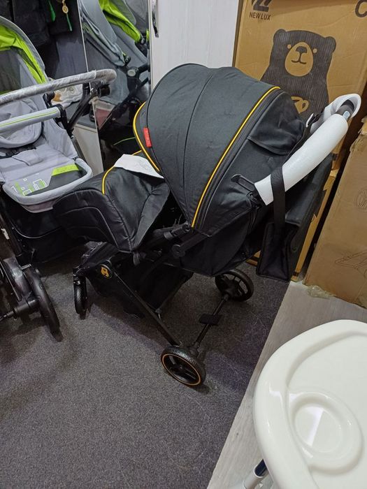 Продаётся фирменный чемодан коляска