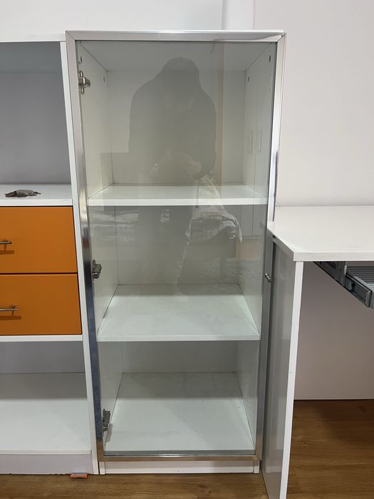 Компьютерный стол и два шкафа