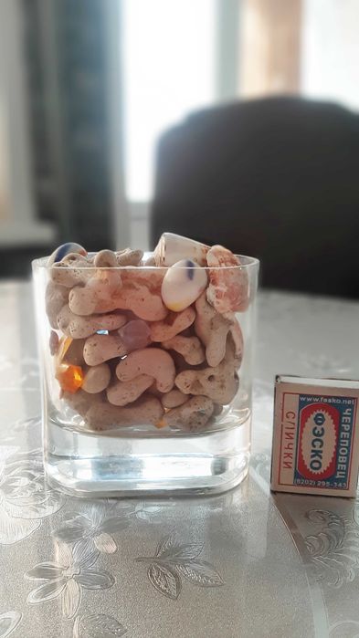 Декор помещений - вазочка с камешками