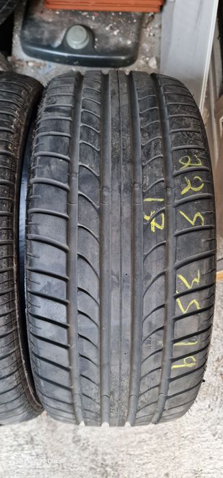 225/35/19 Pirelli P Zero Rosso