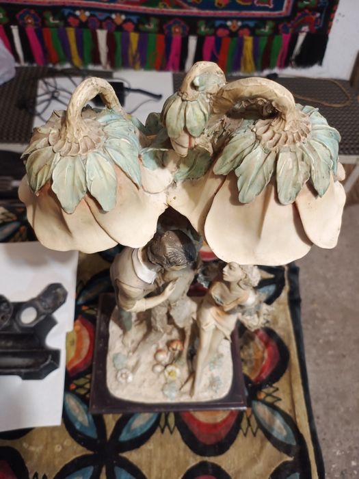 Страхотна Порцеланова Винтидж Настолна Лампа