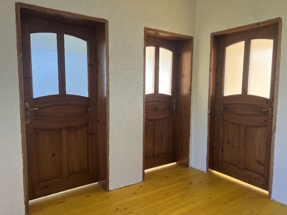 Продавам дървени врати