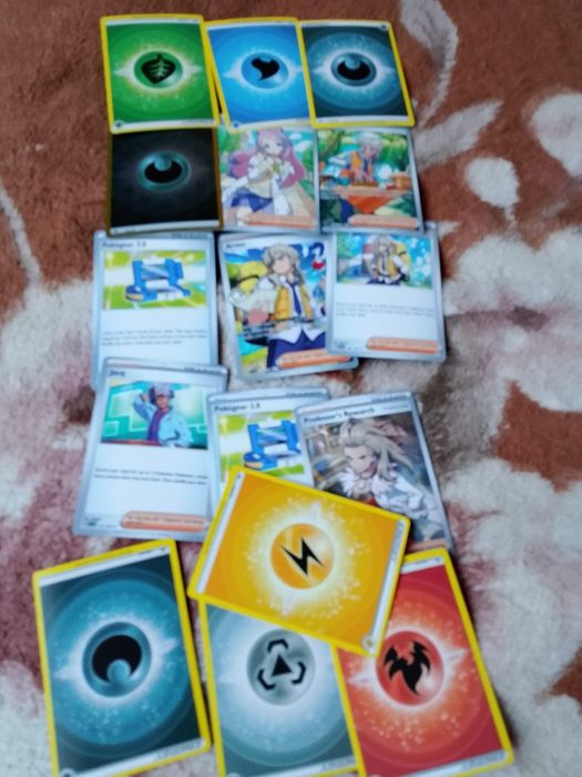 Vând cărți de joc