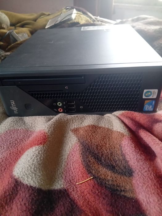 продавам настолен компютър