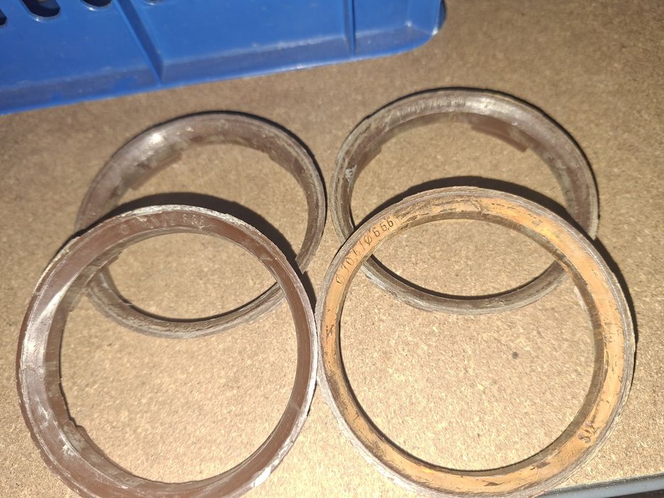 Втулки 4 броя 70,4/66,6 и 66,6/57,1