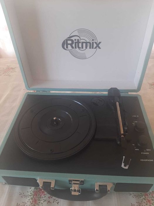 Продам виниловый проигрыватель Ritmix LP-160B