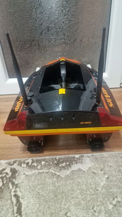 Vând navomodel Anaconda Skarp echipat cu sonar si autopilot.