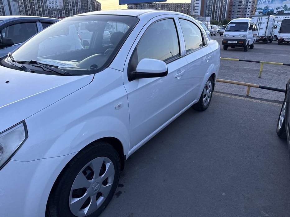 Nexia 3 aftomat srochna sotiladi benzin gaz