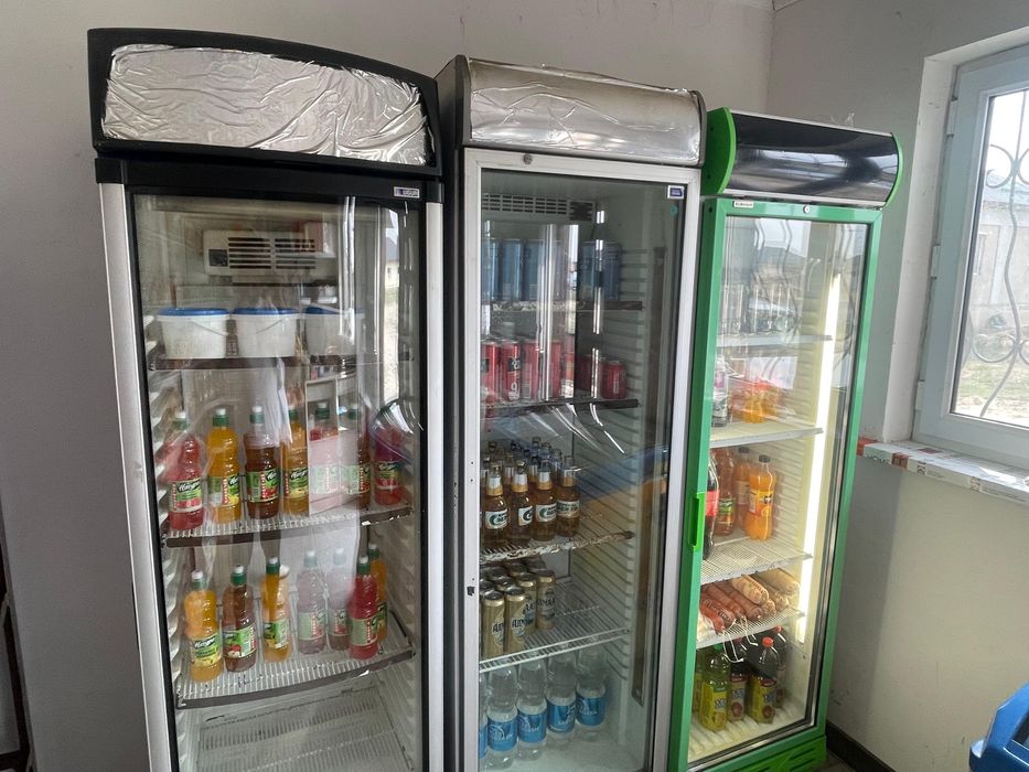 Продам витринные холодильники