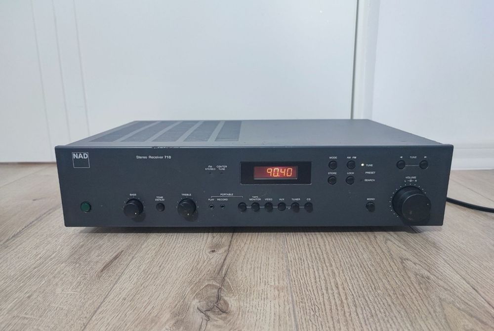 Amplificator NAD 710 statie amplituner