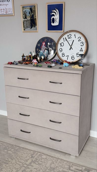 Кровать с матрасом и тумбой