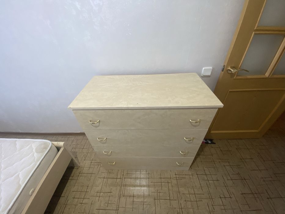 Тумбочка, шифонер, тумба