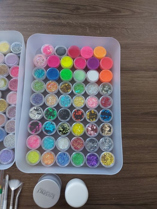 Pentru modele pe unghii