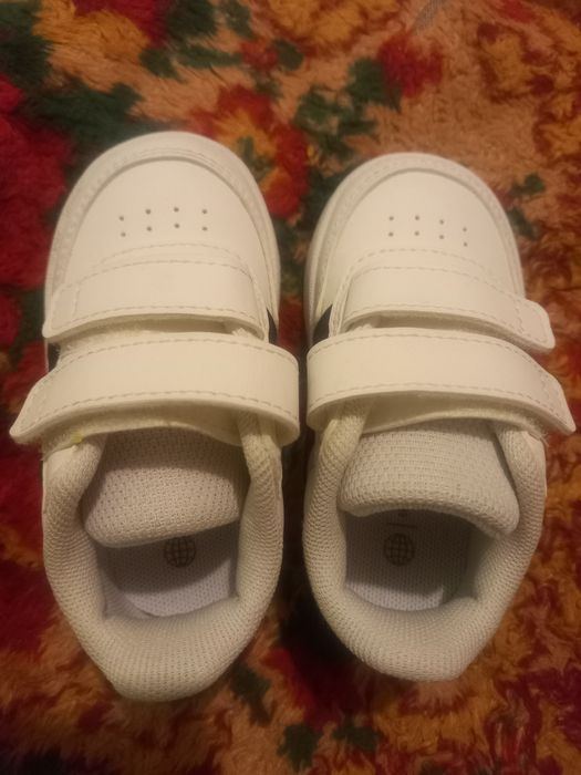 Adidași noi mărime 20