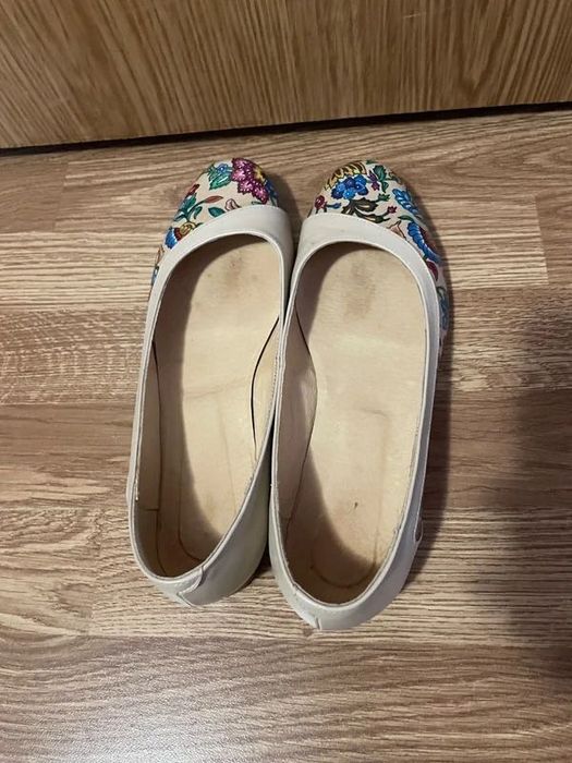 Balerini din piele naturala cu motiv floral