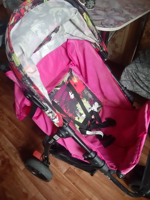 Детская прогулочная коляска