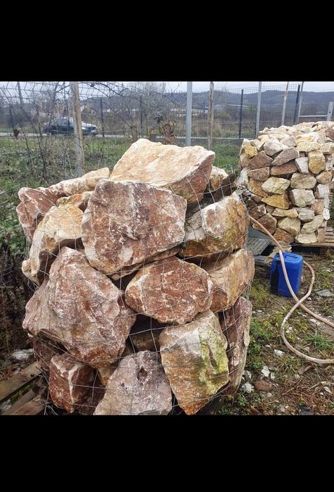 Bolovani decorativi și piatră naturală