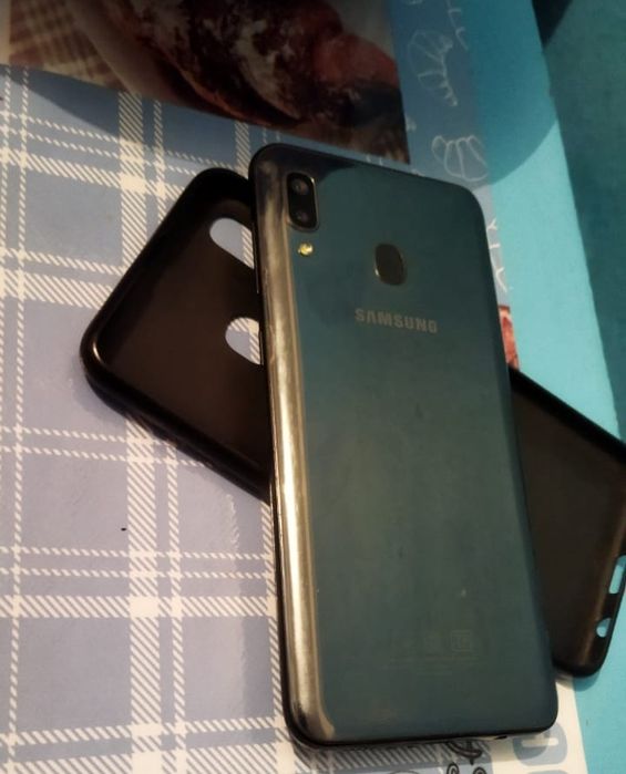 Продам Самсунг А20
