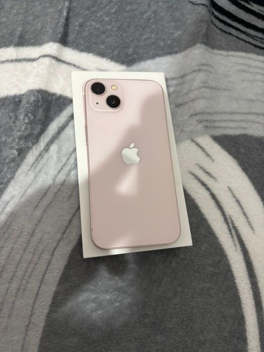 Vand Iphone  13 rose impecabil ca nou