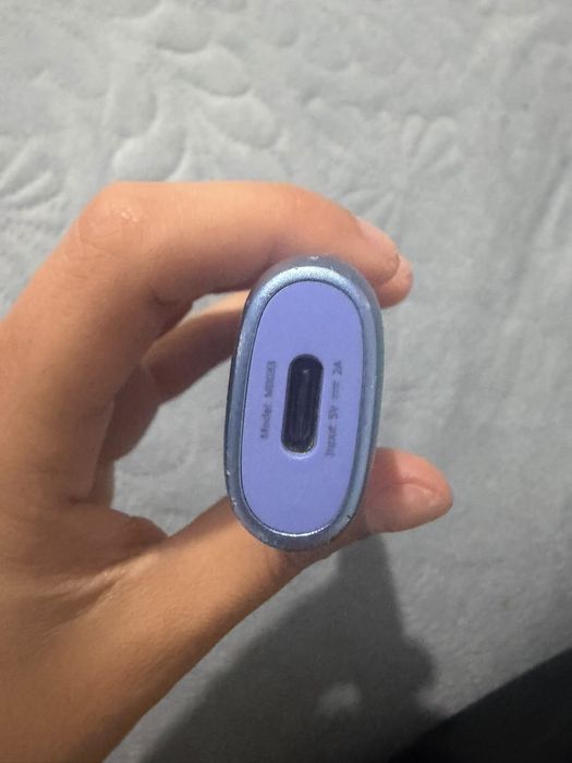 Iqos albastru/violet,nou, fără urme de uzură. Vând iqos nou, fără urme de uzură. Este folosit de câteva ori. Îl vând deoarece, m am lăsat de fumat.