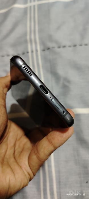 Мобильный телефон модель Samsung  Galaxy S 21-5 G
