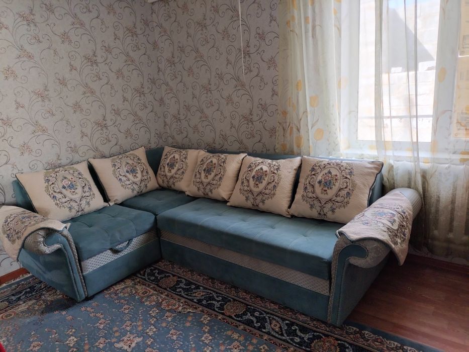 Диван угловой хорошо состоянии