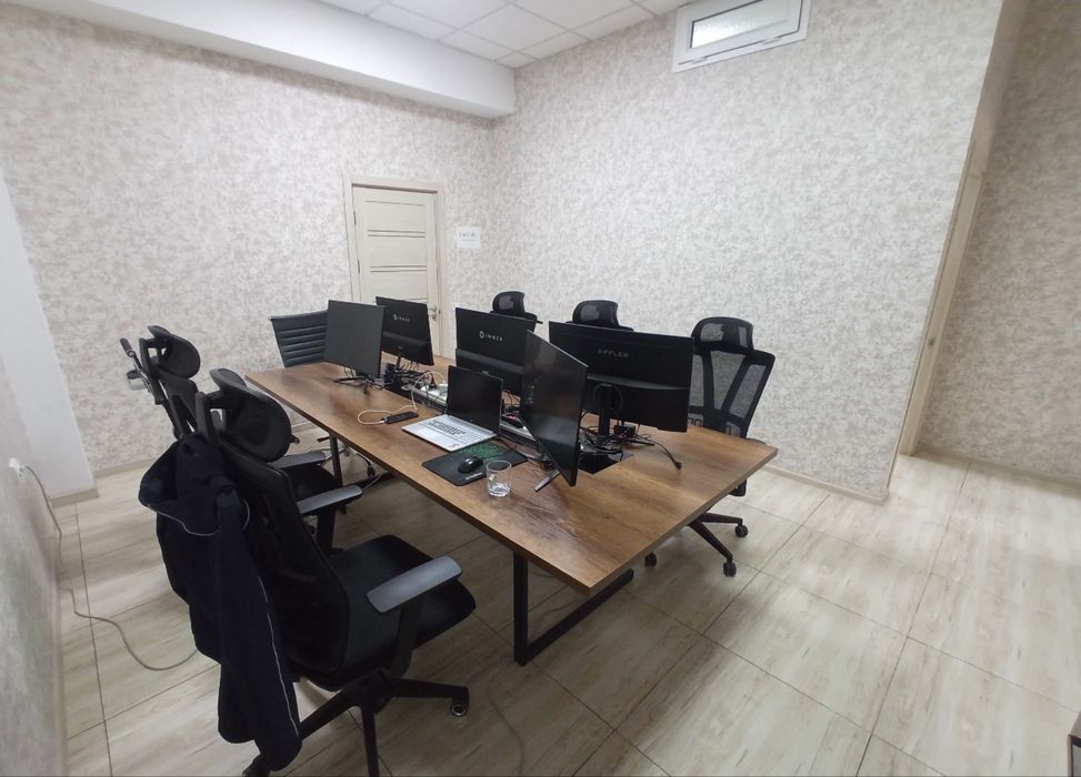 Аренда под офис 19кв.м С Мебелью! ТЦ Чиланзар недалеко от метро Новза!