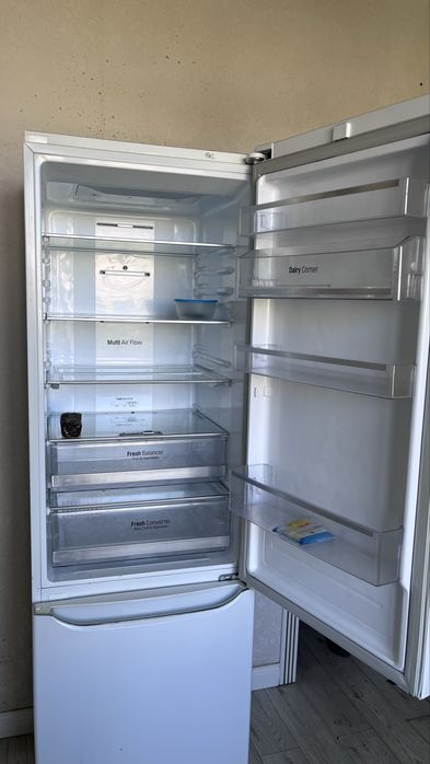 Холодильник LG.