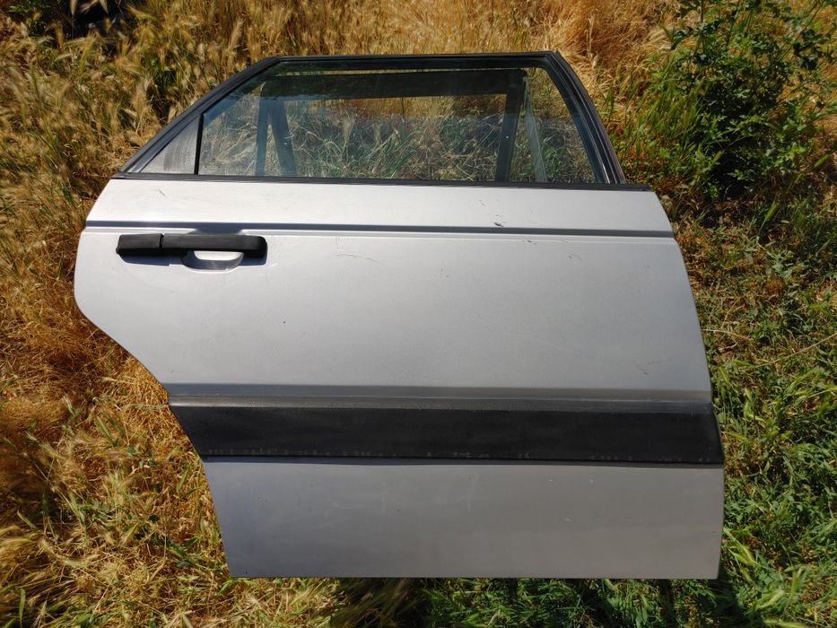 Кузовные запчасти на фольксваген Пассат Б3 в хорошем состоянии.