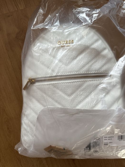 Раница Guess оригинална нова