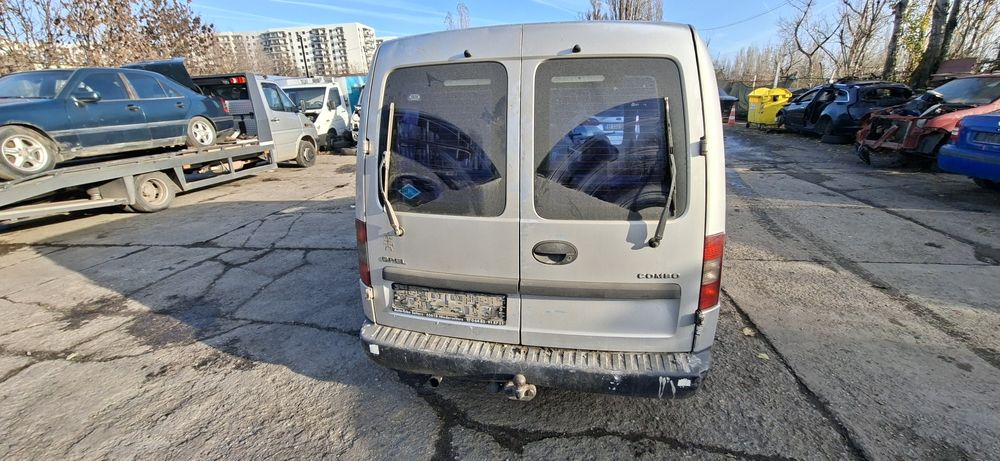 Dezmembrez Opel Combo C 1.6 B 2003