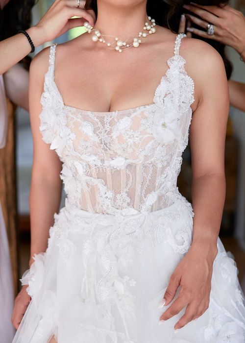 Rochie de miriasa by Ioana Călin cu trena detasabila si voal lung, corset si crăpătura pe picior