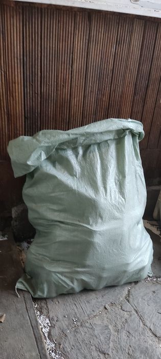 Отдам огромный мешок банок