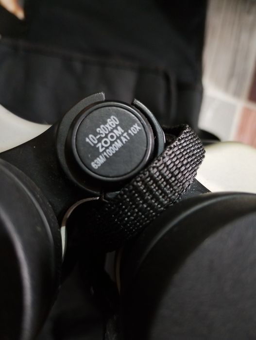 Бинокль 10-30×60