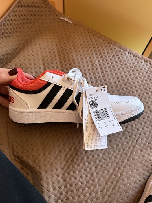 Adidas обувки, номер 36-чисто нови
