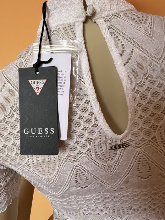 Guess бял топ, нов
