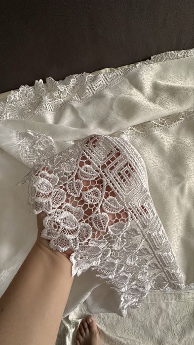 Продам белую тканевую скатерть 3,5 метра на 180 см