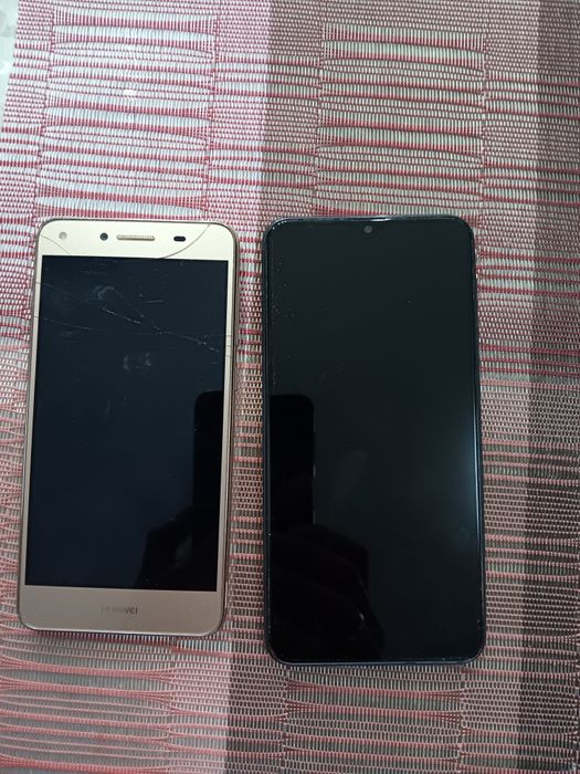 2 Неработещи телефона