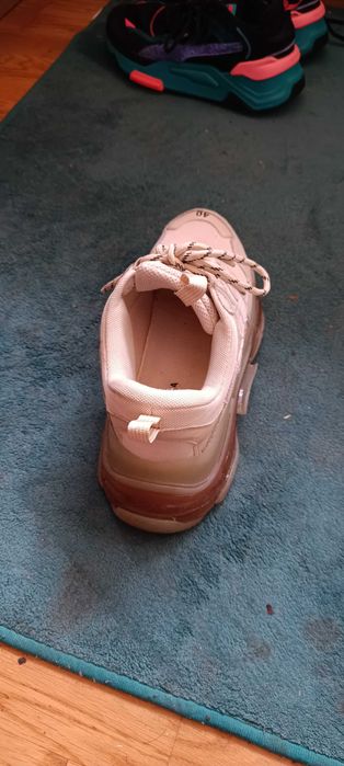 Vând Balenciaga Triple S