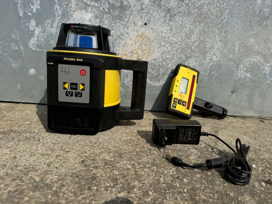 Nivela laser Leica Rugby 840 trepied telescopic de 3m