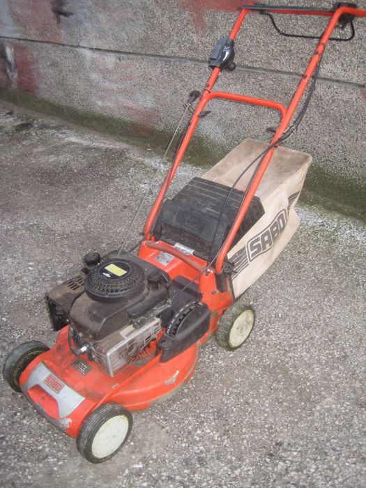 Самоходна бензинова четиритактова косачка с два ножа марка SABO